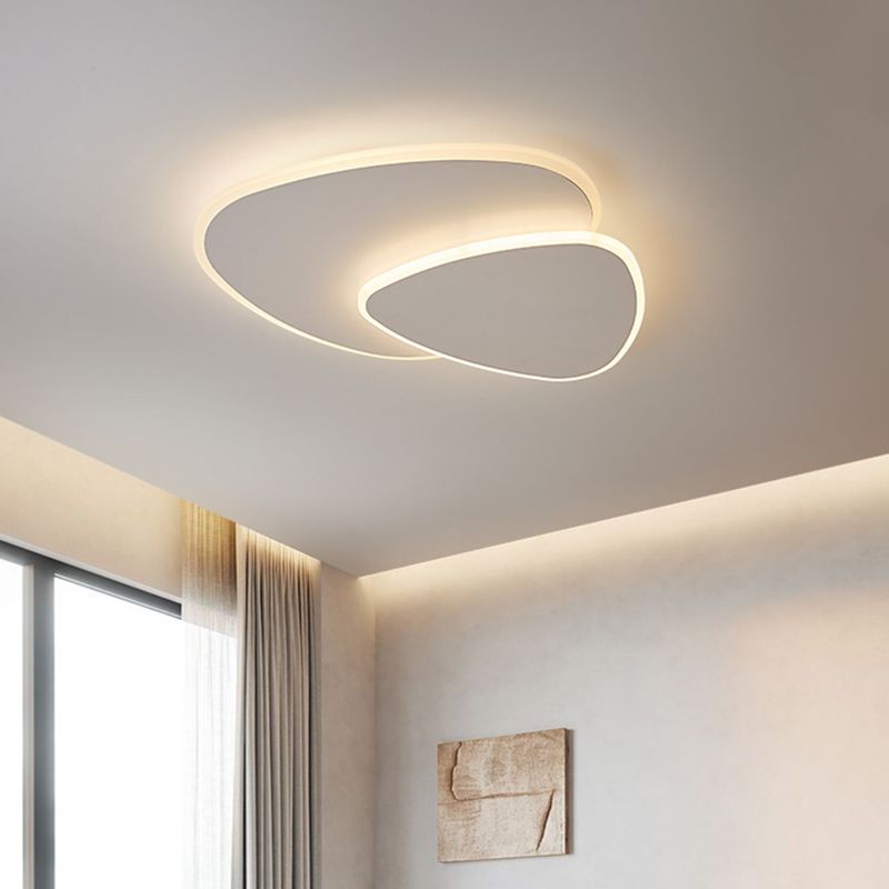 Vylund | Slank geometrisk trekantet silhuet indbygningsloftlampe