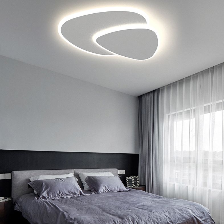 Vylund | Slank geometrisk trekantet silhuet indbygningsloftlampe