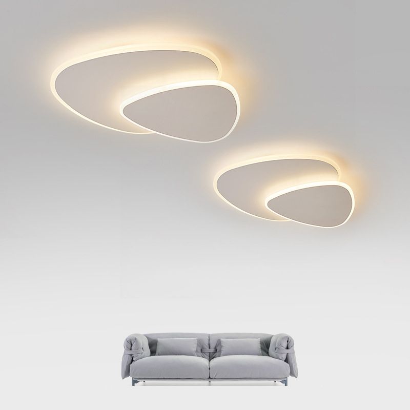 Vylund | Slank geometrisk trekantet silhuet indbygningsloftlampe