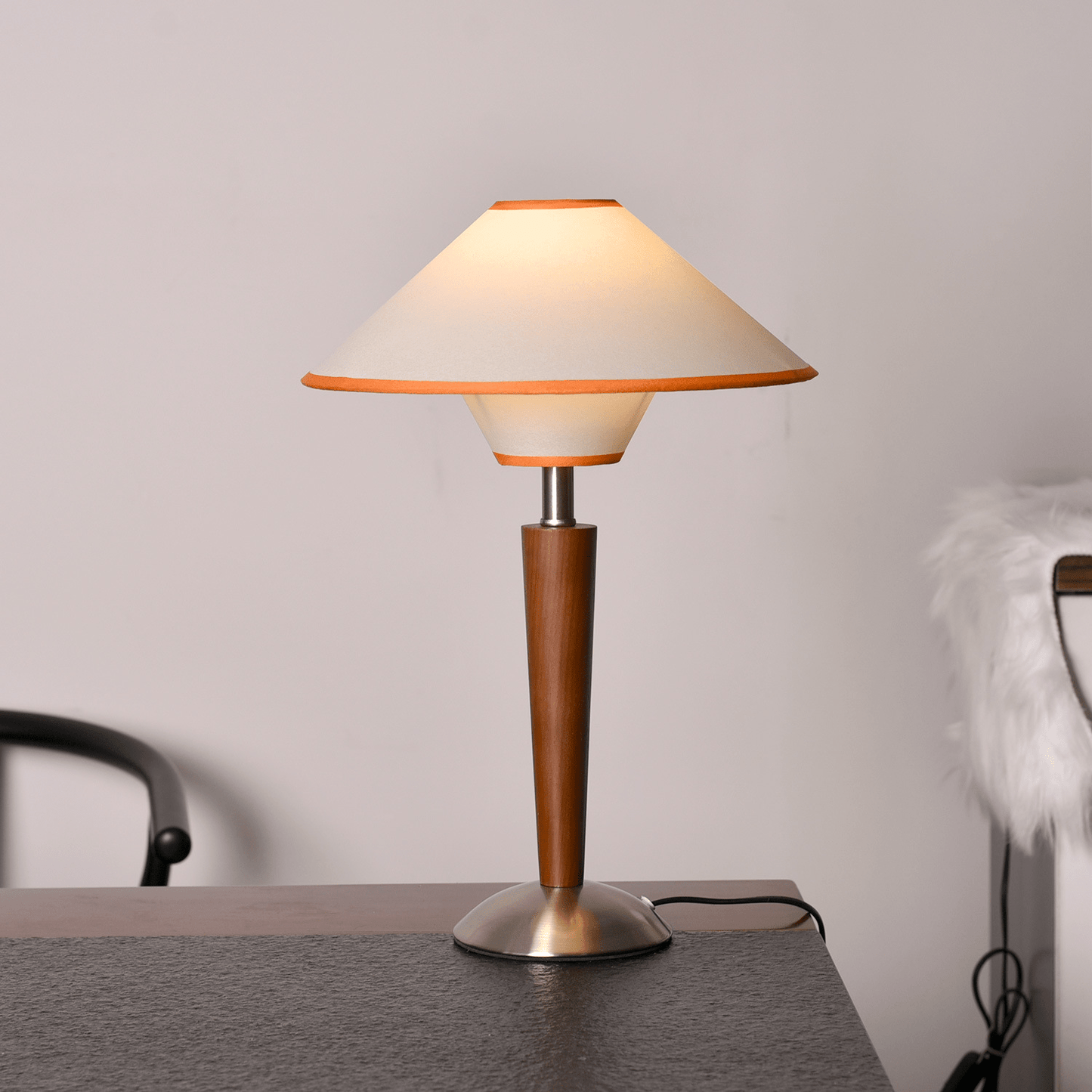 Zymorica | Mid-century modern valnød søjle accent bordlampe