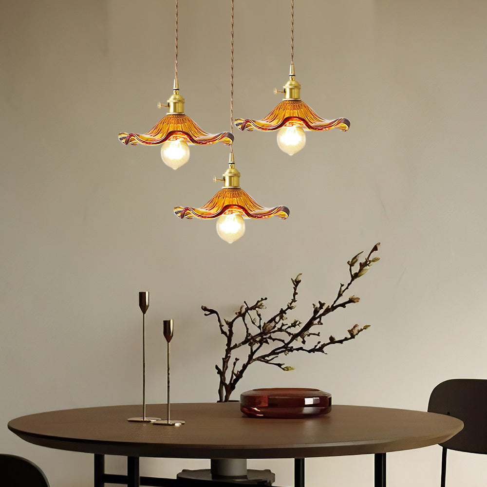 Floria | Elegant hibiscusblomst formet rillede glaspendellampe