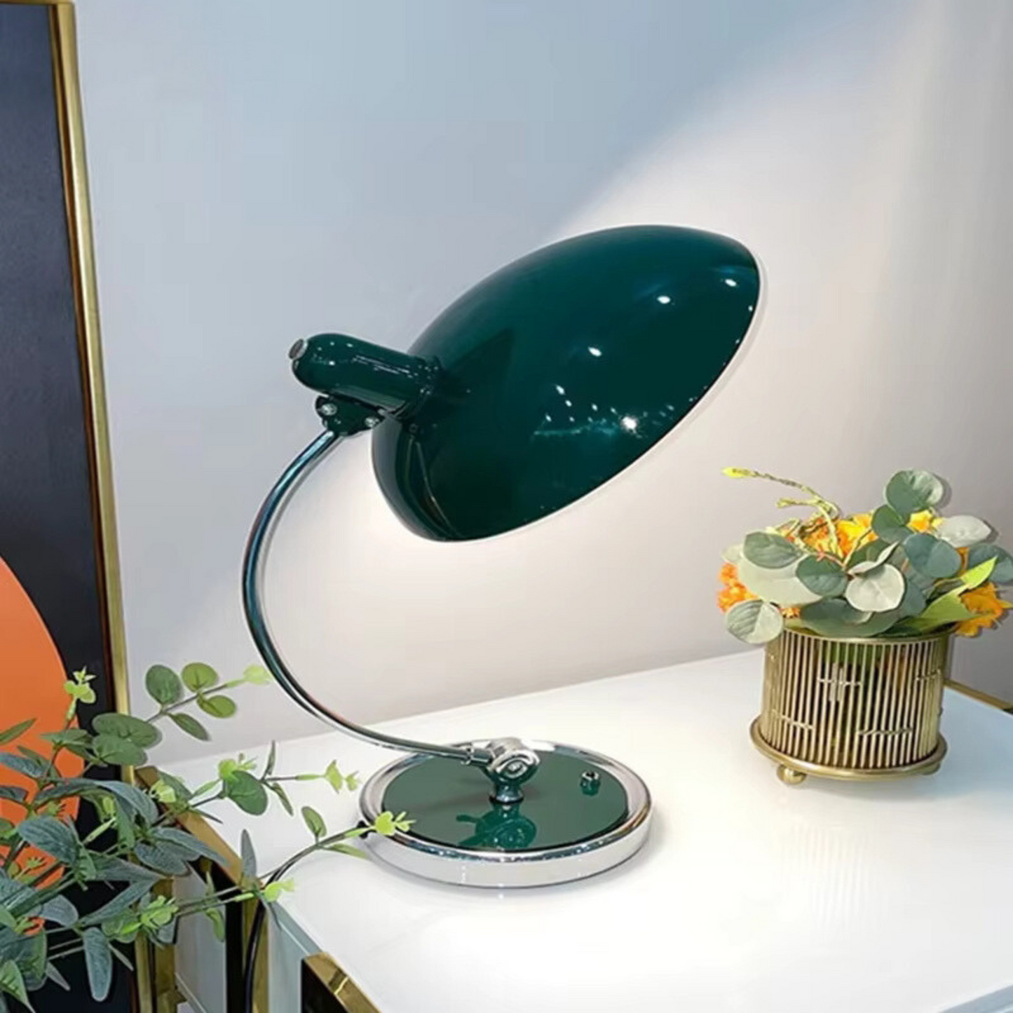 Buet arm Bauhaus skandinavisk skulpturel krom bordlampe