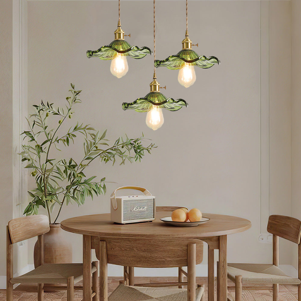Floria | Elegant hibiscusblomst formet rillede glaspendellampe