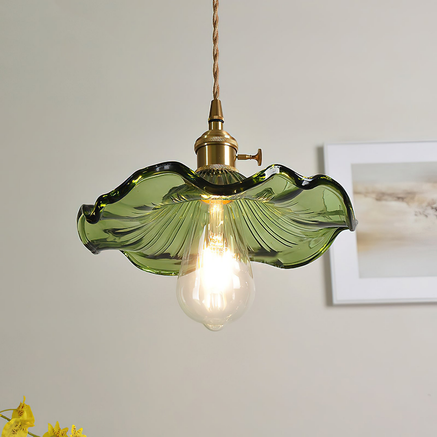 Floria | Elegant hibiscusblomst formet rillede glaspendellampe