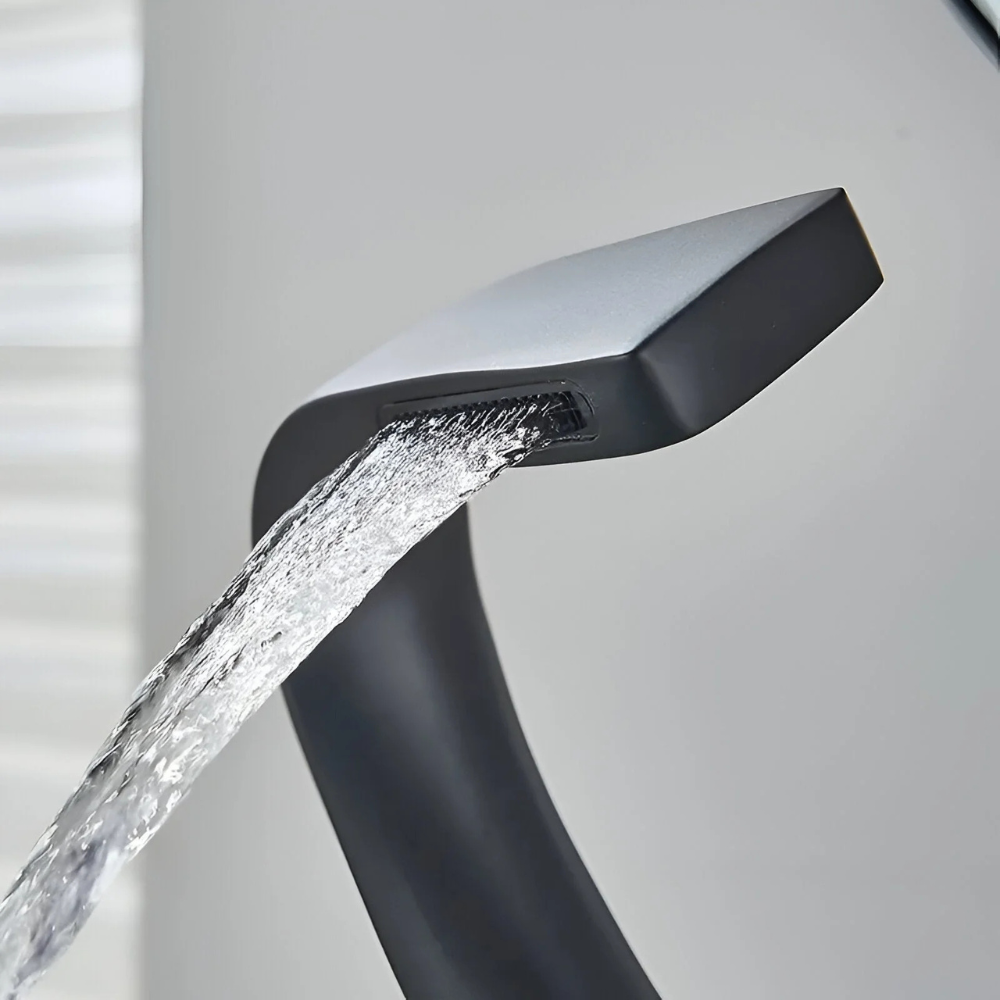 Cascata | Moderne vandfaldsarmatur til badeværelsesvask med enkeltgreb