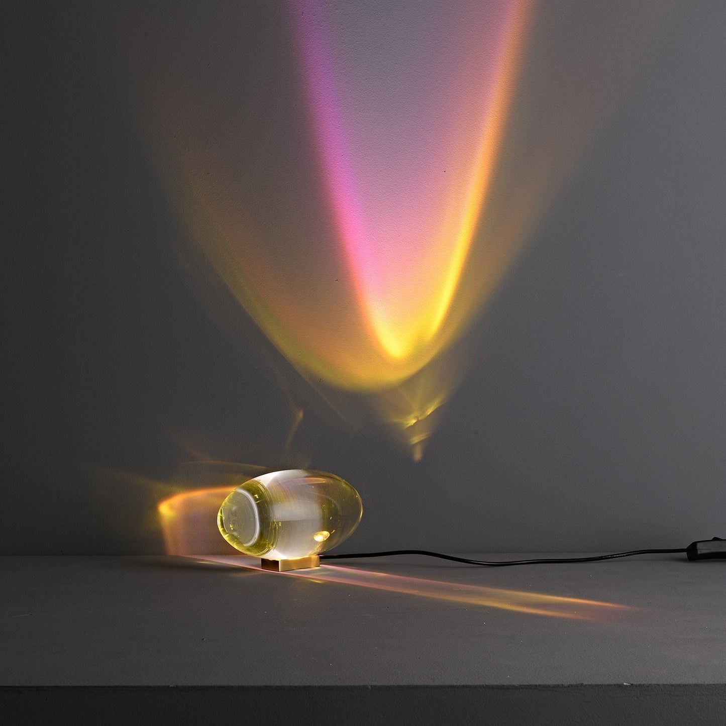 Vaelenoe | Skulpturel Oval Krystal Sten Bordlampe