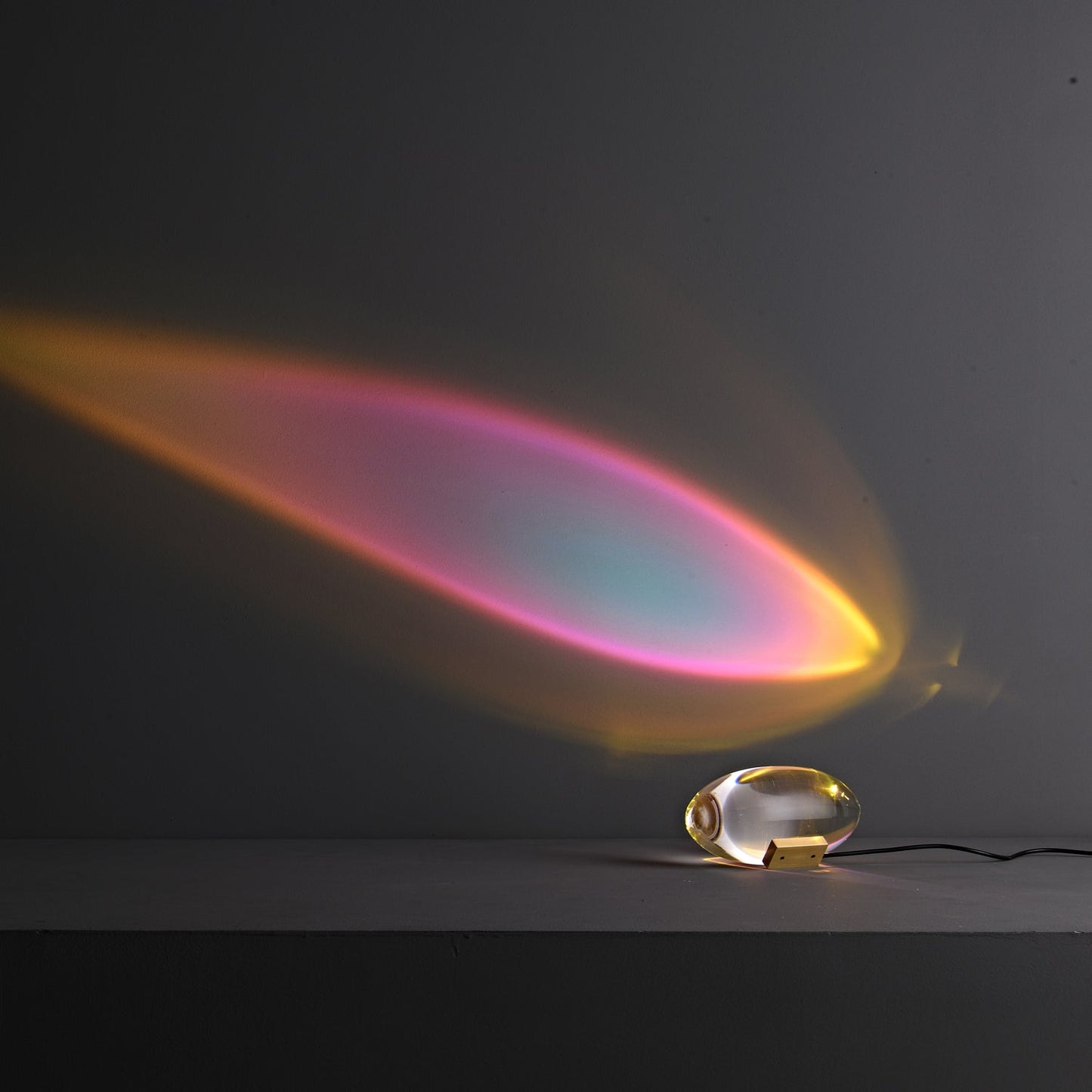 Vaelenoe | Skulpturel Oval Krystal Sten Bordlampe