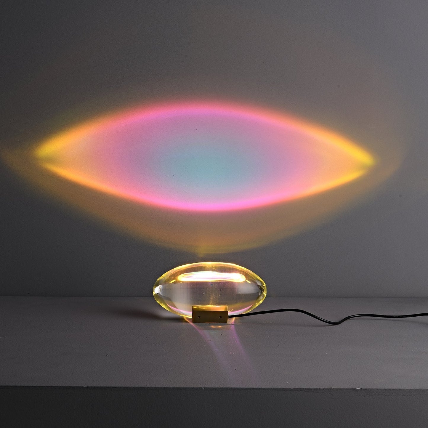 Vaelenoe | Skulpturel Oval Krystal Sten Bordlampe
