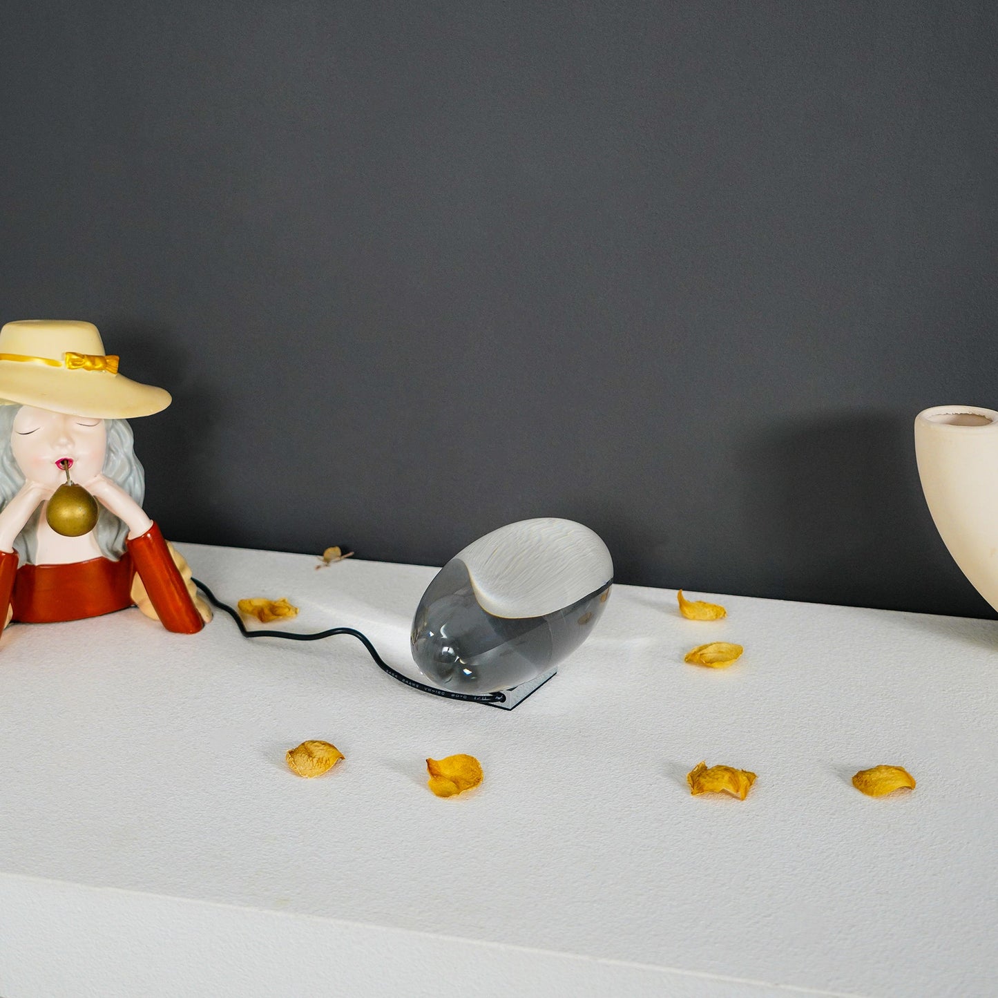 Vaelenoe | Skulpturel Oval Krystal Sten Bordlampe