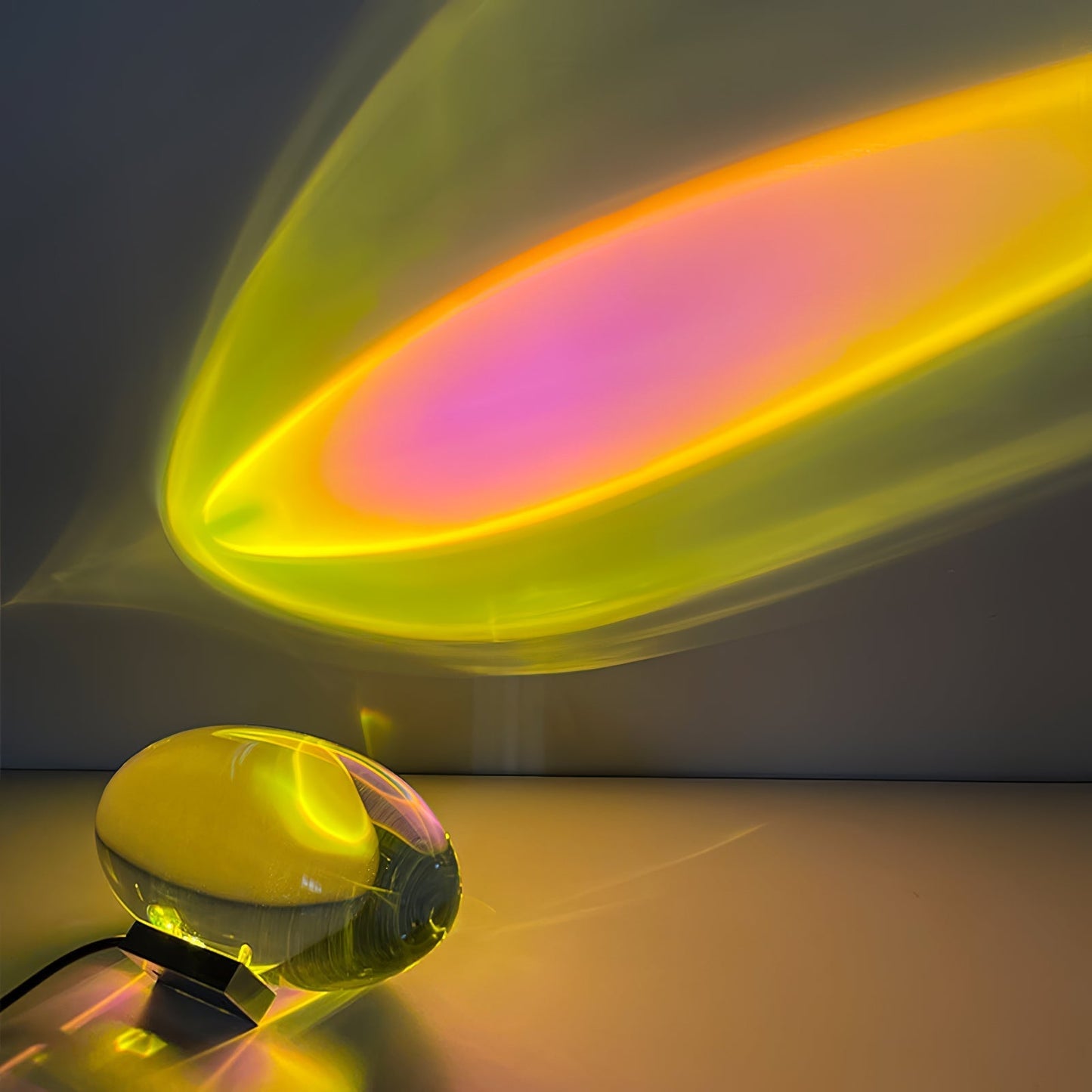 Vaelenoe | Skulpturel Oval Krystal Sten Bordlampe