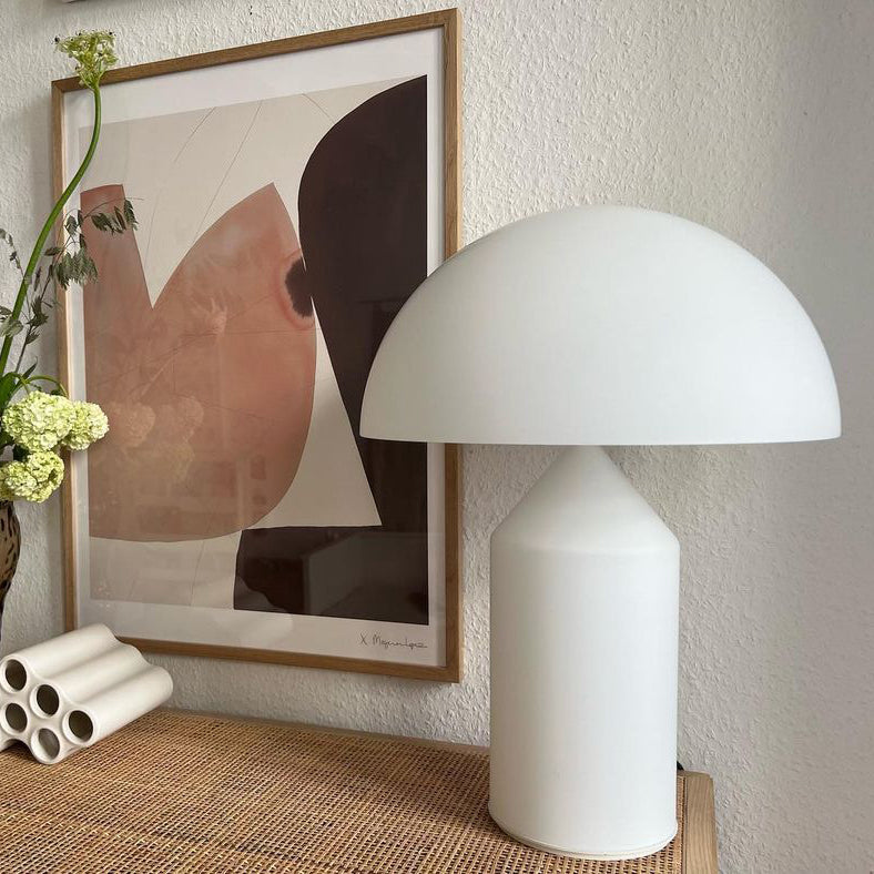 Zonthara | Avantgarde geometrisk skulpturel silhuet metal bordlampe