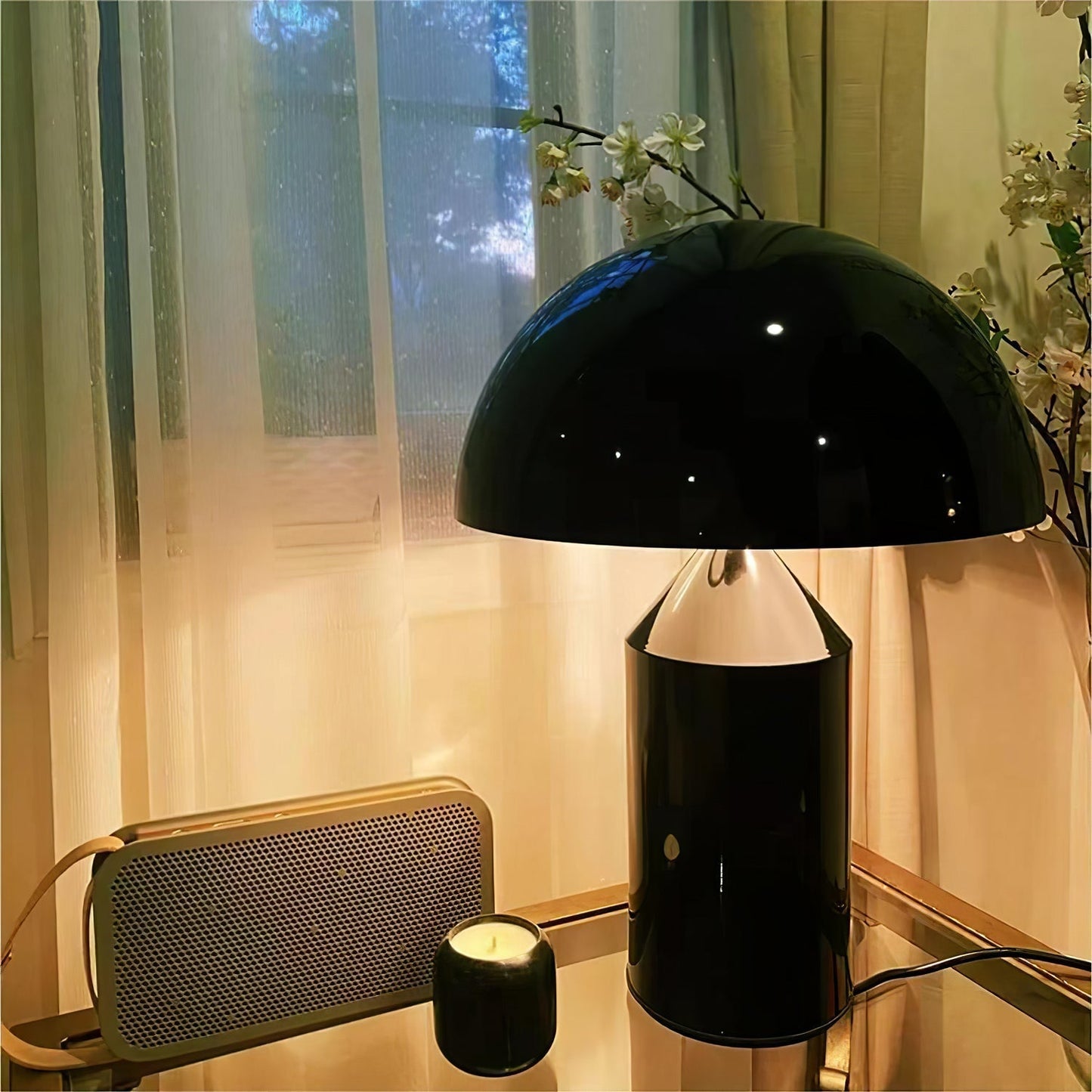 Zonthara | Avantgarde geometrisk skulpturel silhuet metal bordlampe