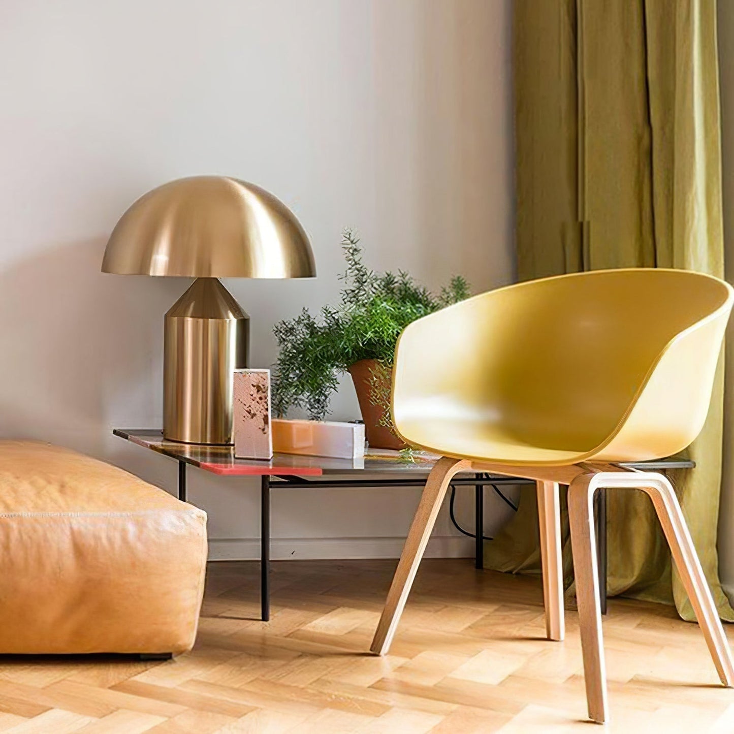 Zonthara | Avantgarde geometrisk skulpturel silhuet metal bordlampe
