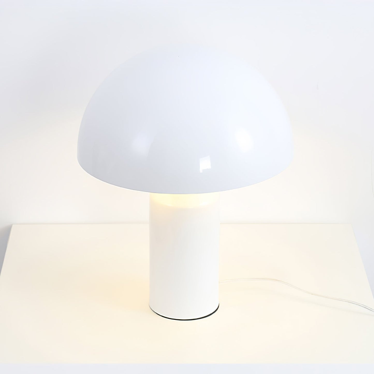 Zonthara | Avantgarde geometrisk skulpturel silhuet metal bordlampe