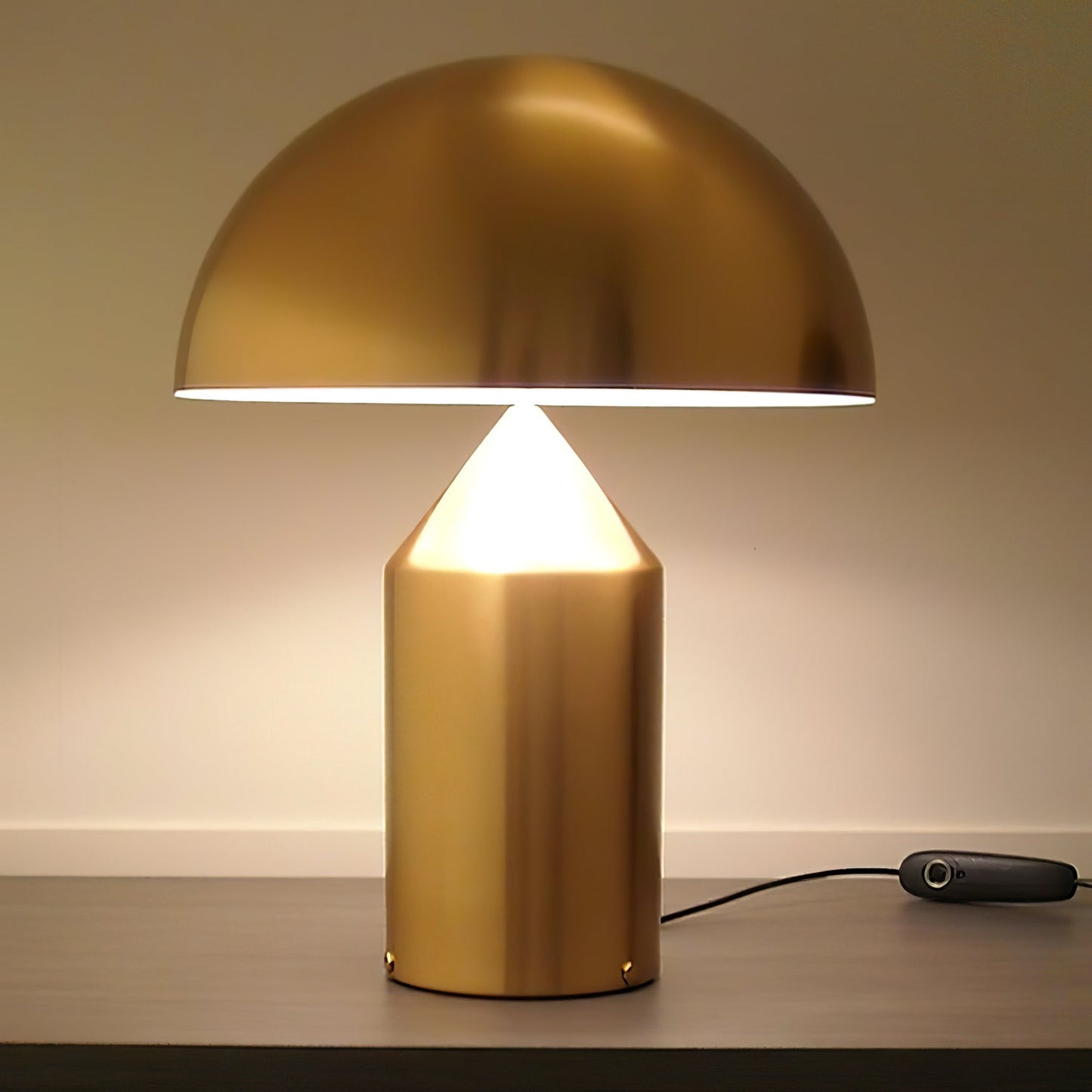 Zonthara | Avantgarde geometrisk skulpturel silhuet metal bordlampe