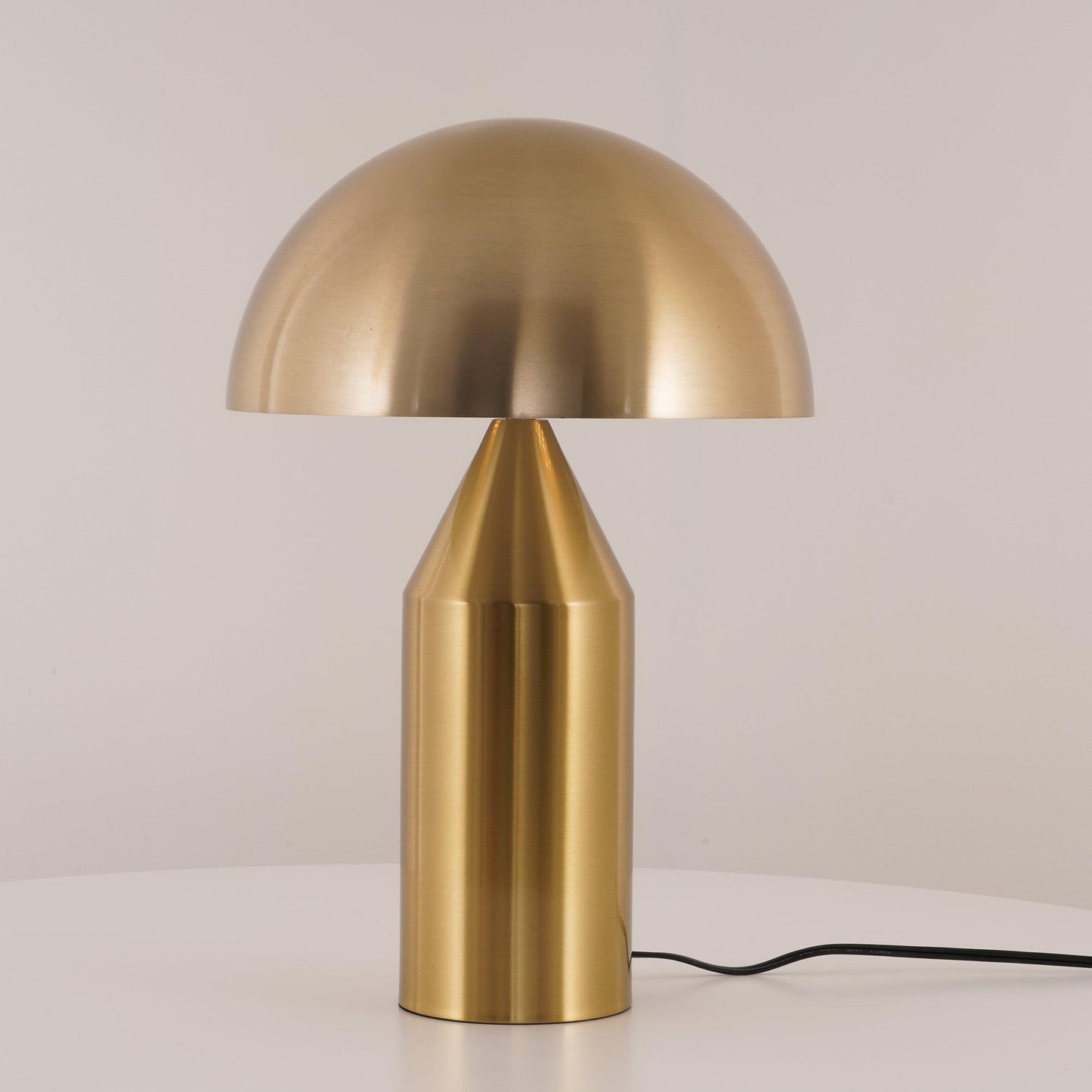 Zonthara | Avantgarde geometrisk skulpturel silhuet metal bordlampe