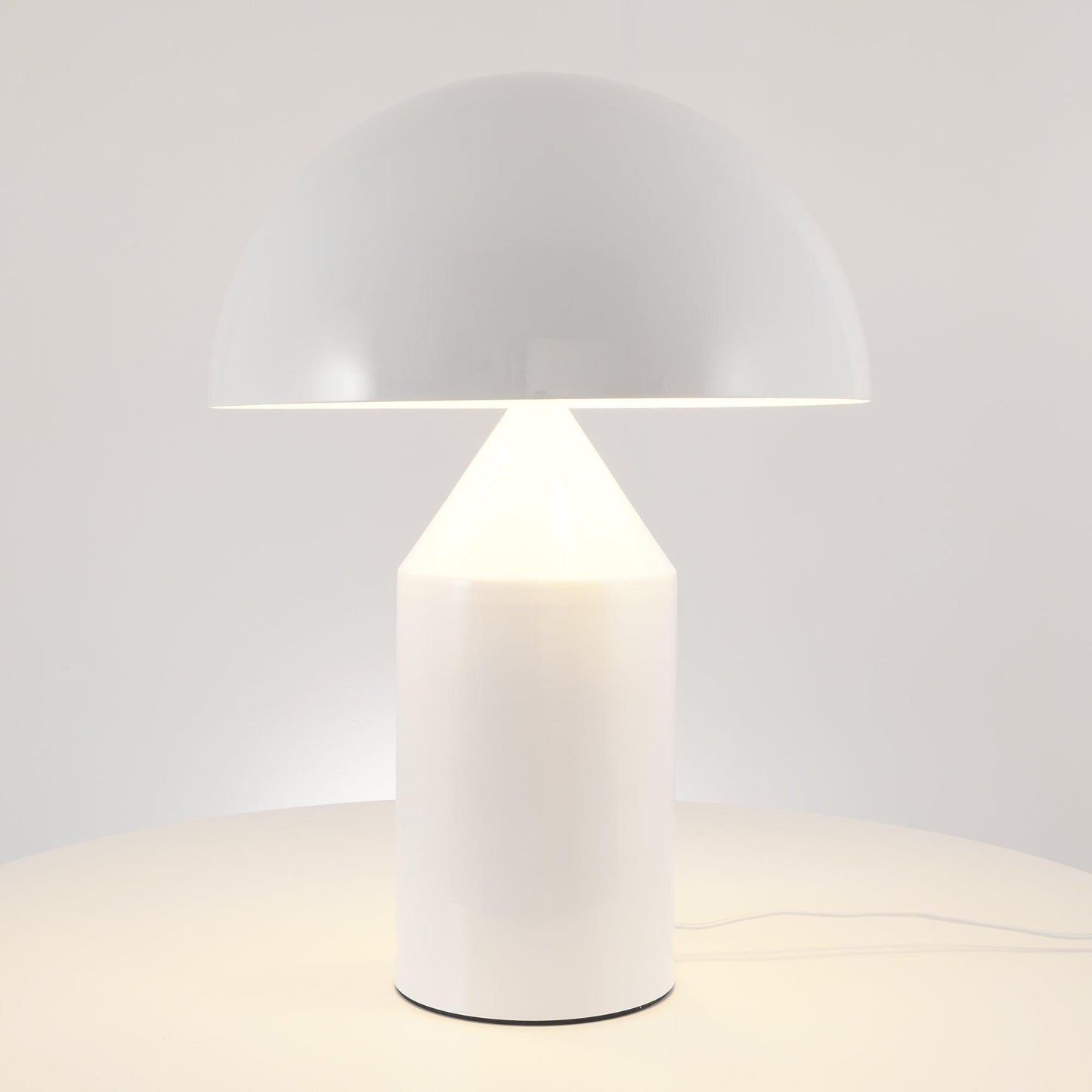 Zonthara | Avantgarde geometrisk skulpturel silhuet metal bordlampe