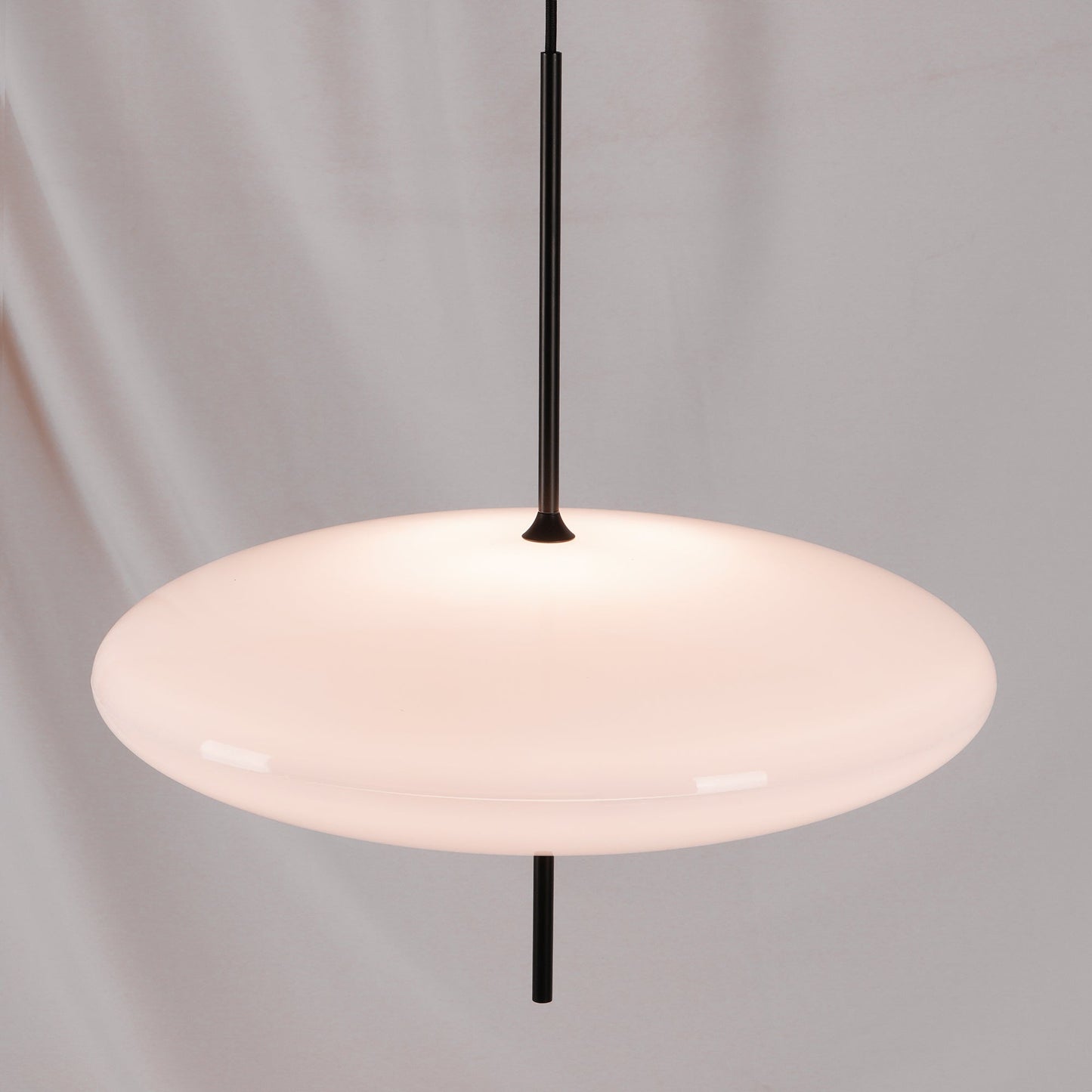 Belthorim | Opaliseret disk silhuet minimalistisk pendellampe