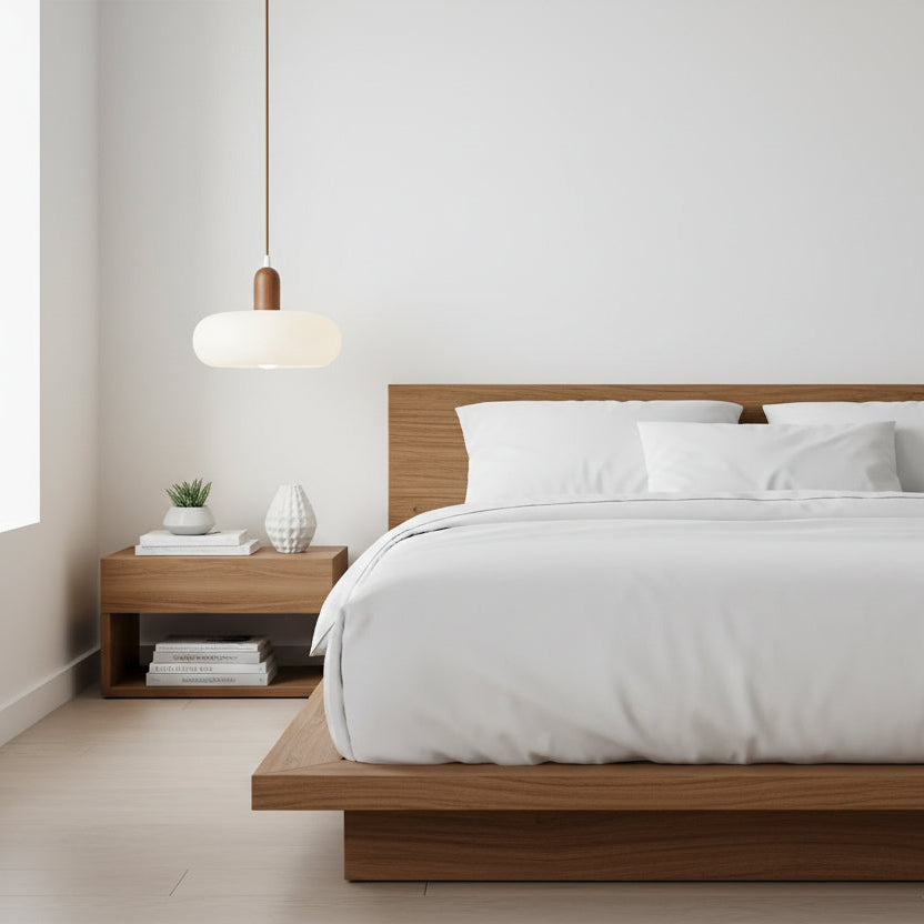 Nordica | Minimalistisk cremefarvet glas- og træpendel