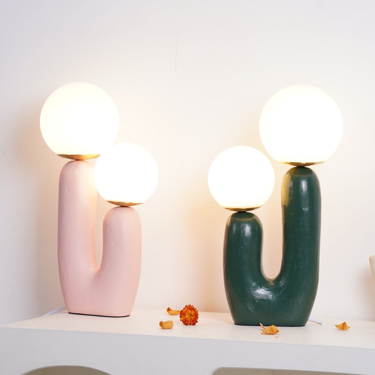 Corisande | Avantgarde rå skulpturel glas kugle bordlampe