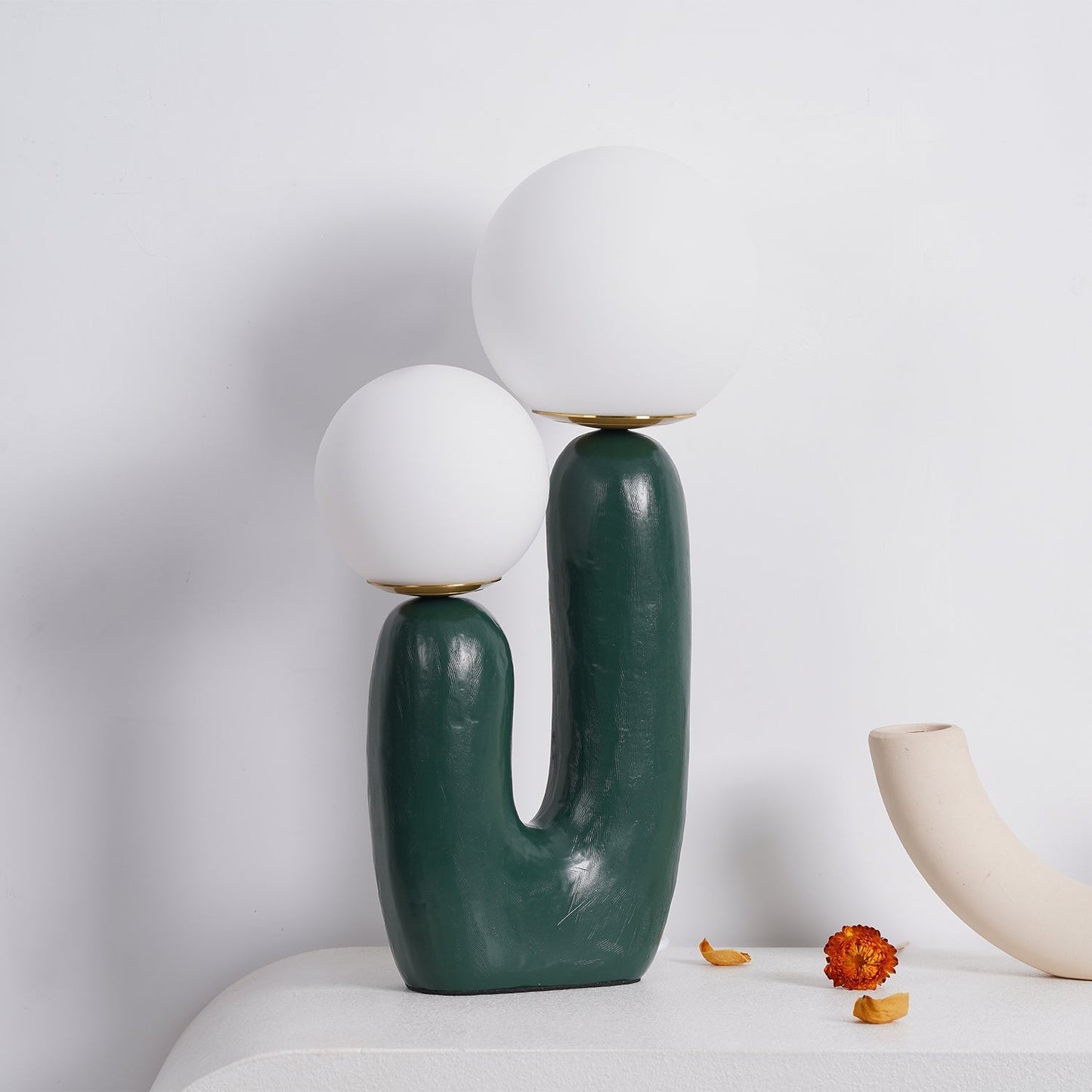 Corisande | Avantgarde rå skulpturel glas kugle bordlampe