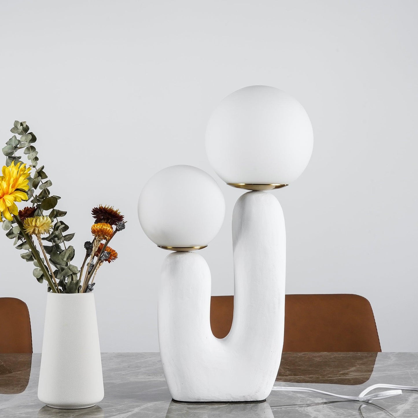 Corisande | Avantgarde rå skulpturel glas kugle bordlampe