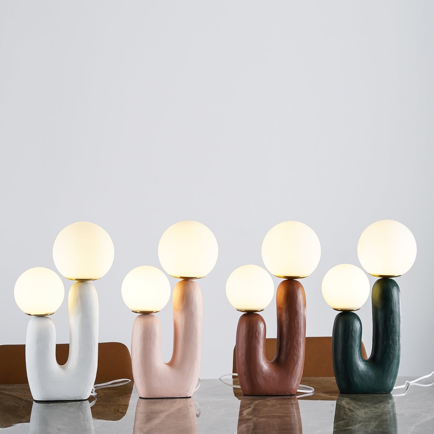 Corisande | Avantgarde rå skulpturel glas kugle bordlampe