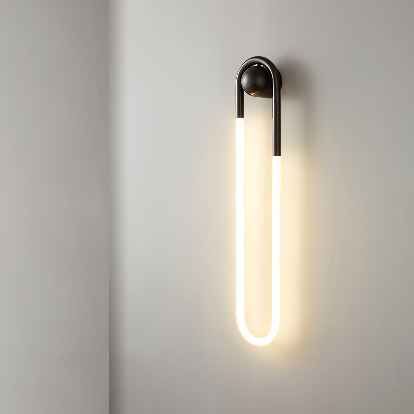 Løkkede messingramme minimalistisk arkitektonisk væglampe