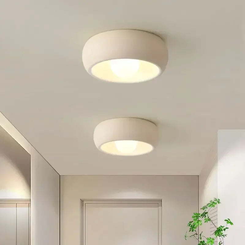 Minimalistisk cirkulær indbygningsloftlampe til moderne hjem