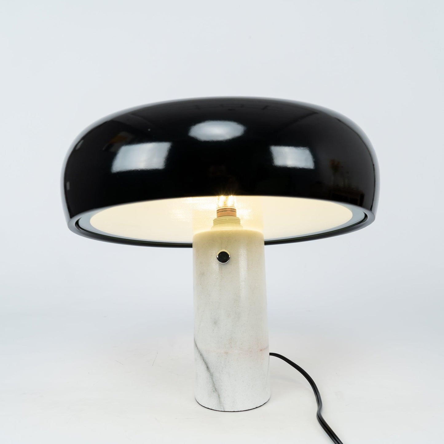 Kendrivol | Kuppelformet silhuet italiensk marmor accent bordlampe