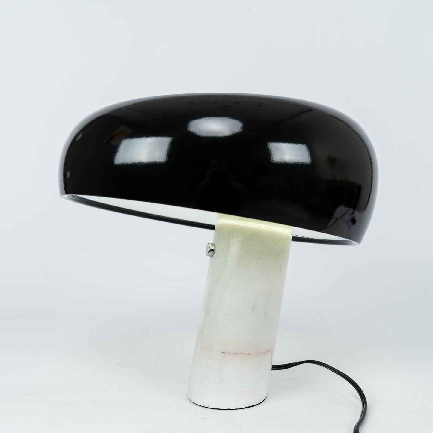 Kendrivol | Kuppelformet silhuet italiensk marmor accent bordlampe