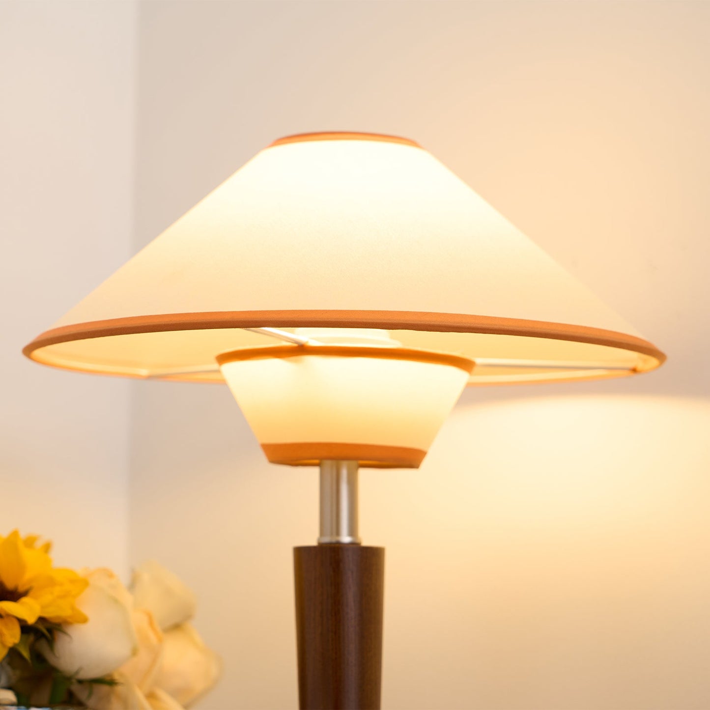Zymorica | Mid-century modern valnød søjle accent bordlampe
