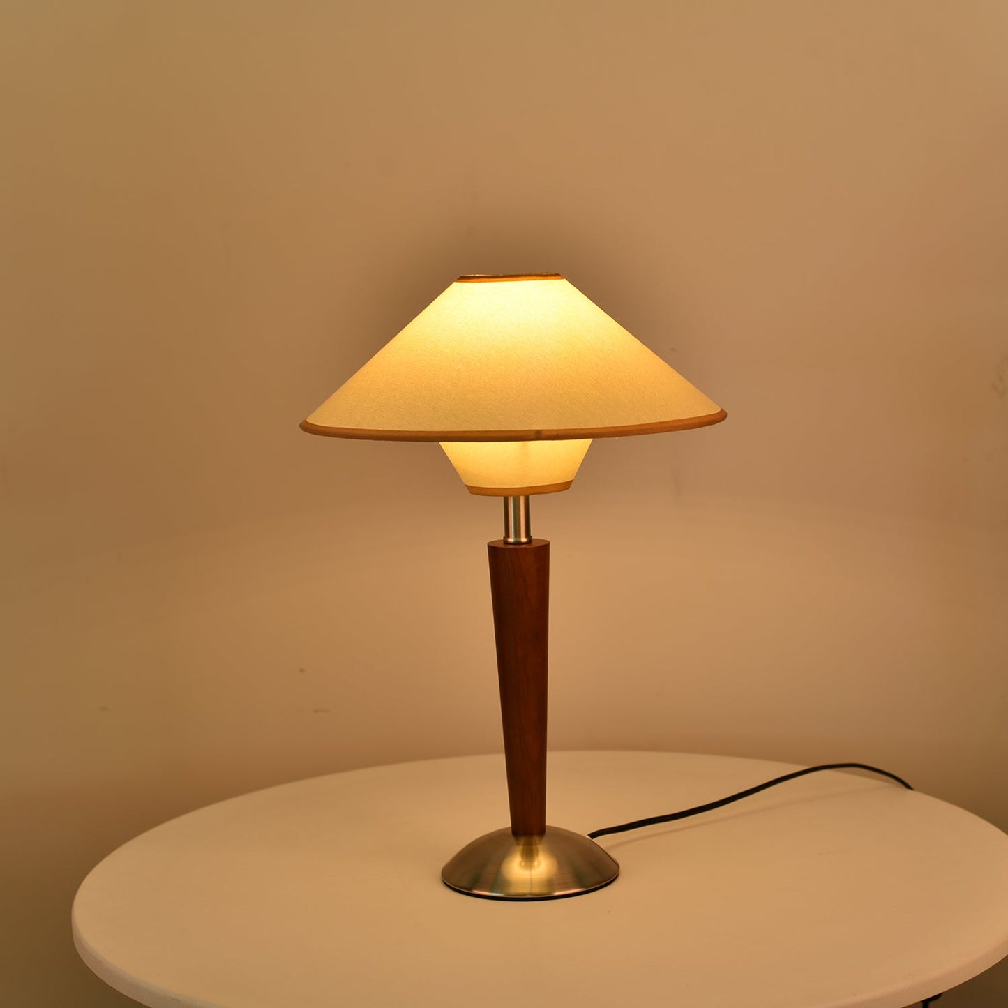 Zymorica | Mid-century modern valnød søjle accent bordlampe