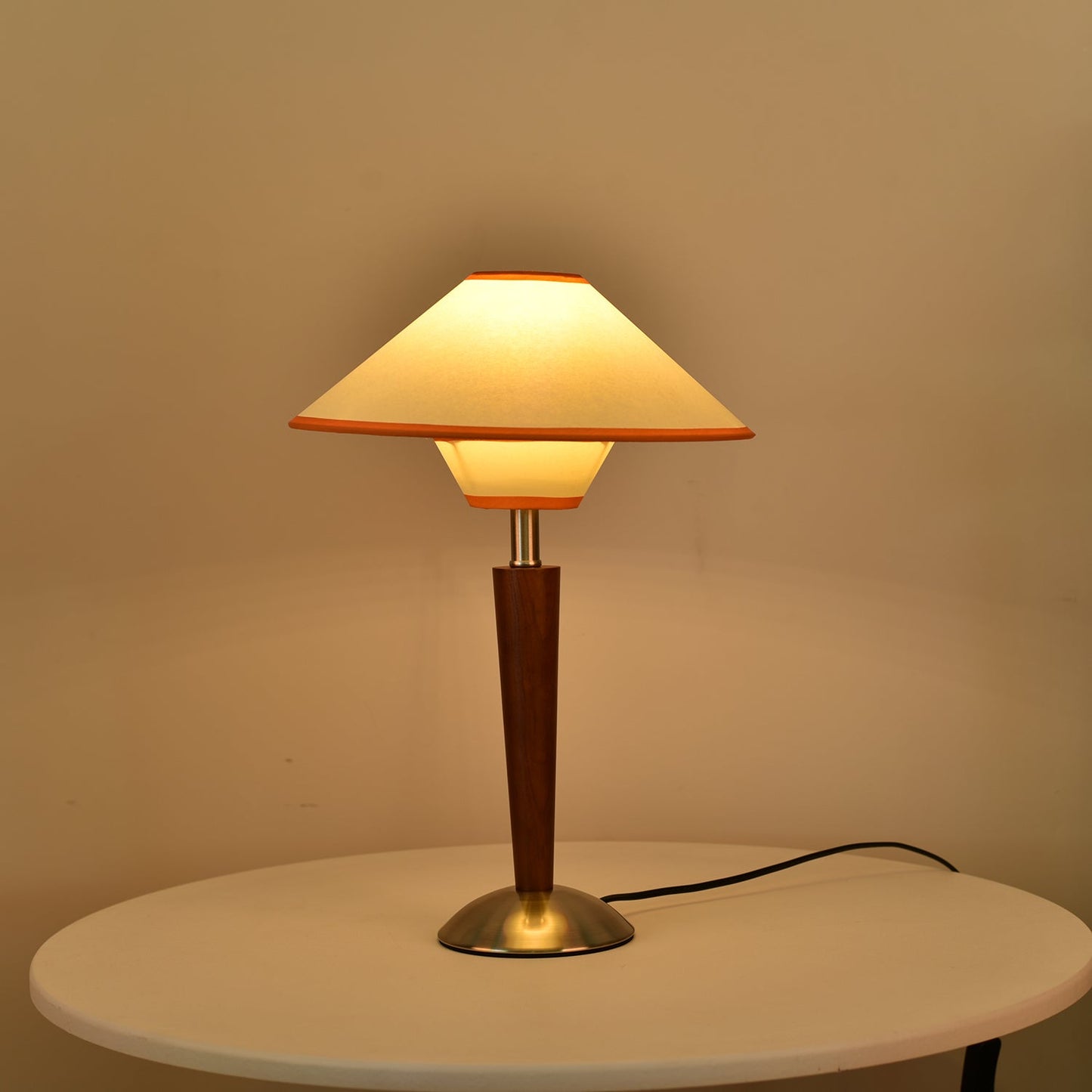 Zymorica | Mid-century modern valnød søjle accent bordlampe