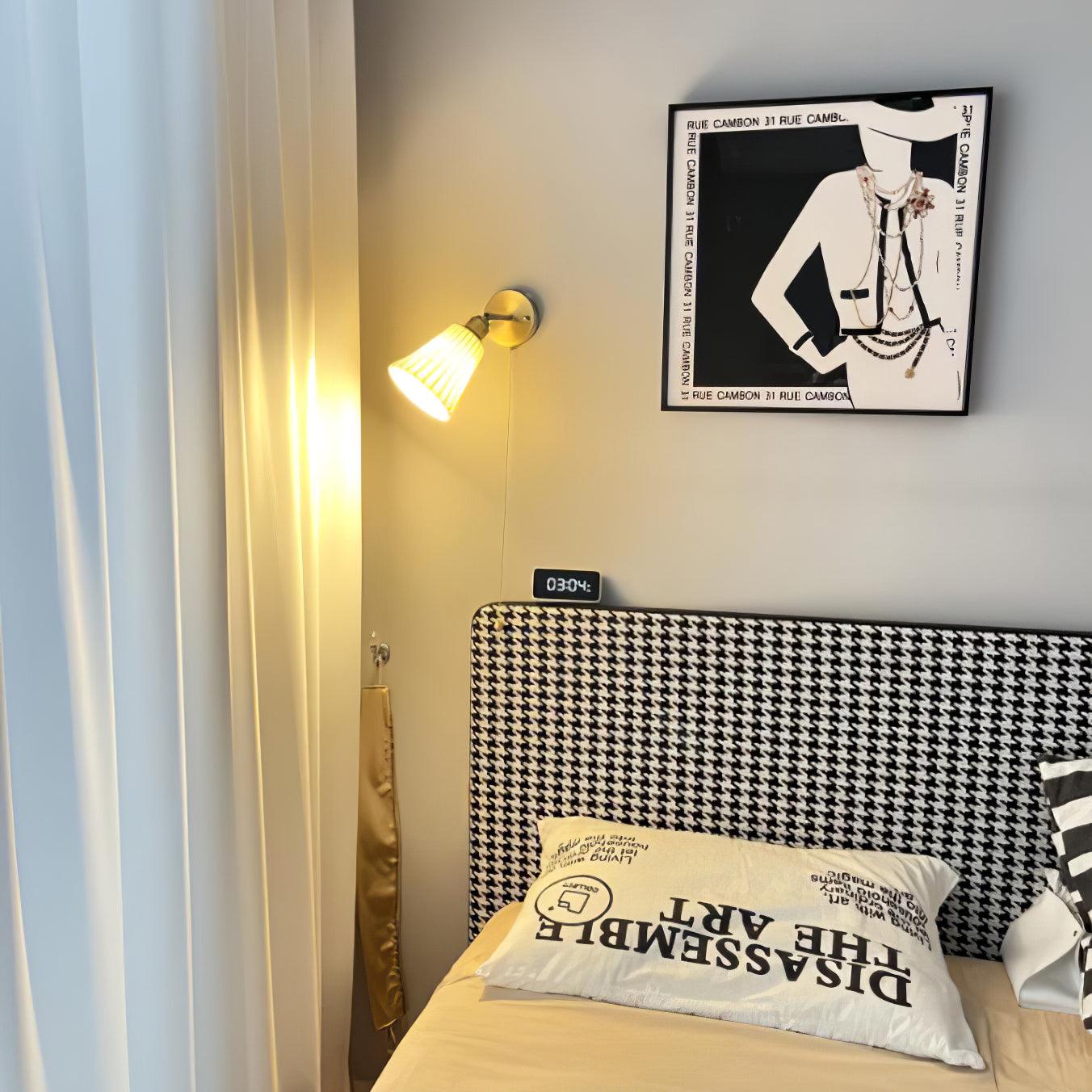 Aethole | Håndlavet keramisk vintage messing ribbet væglampe