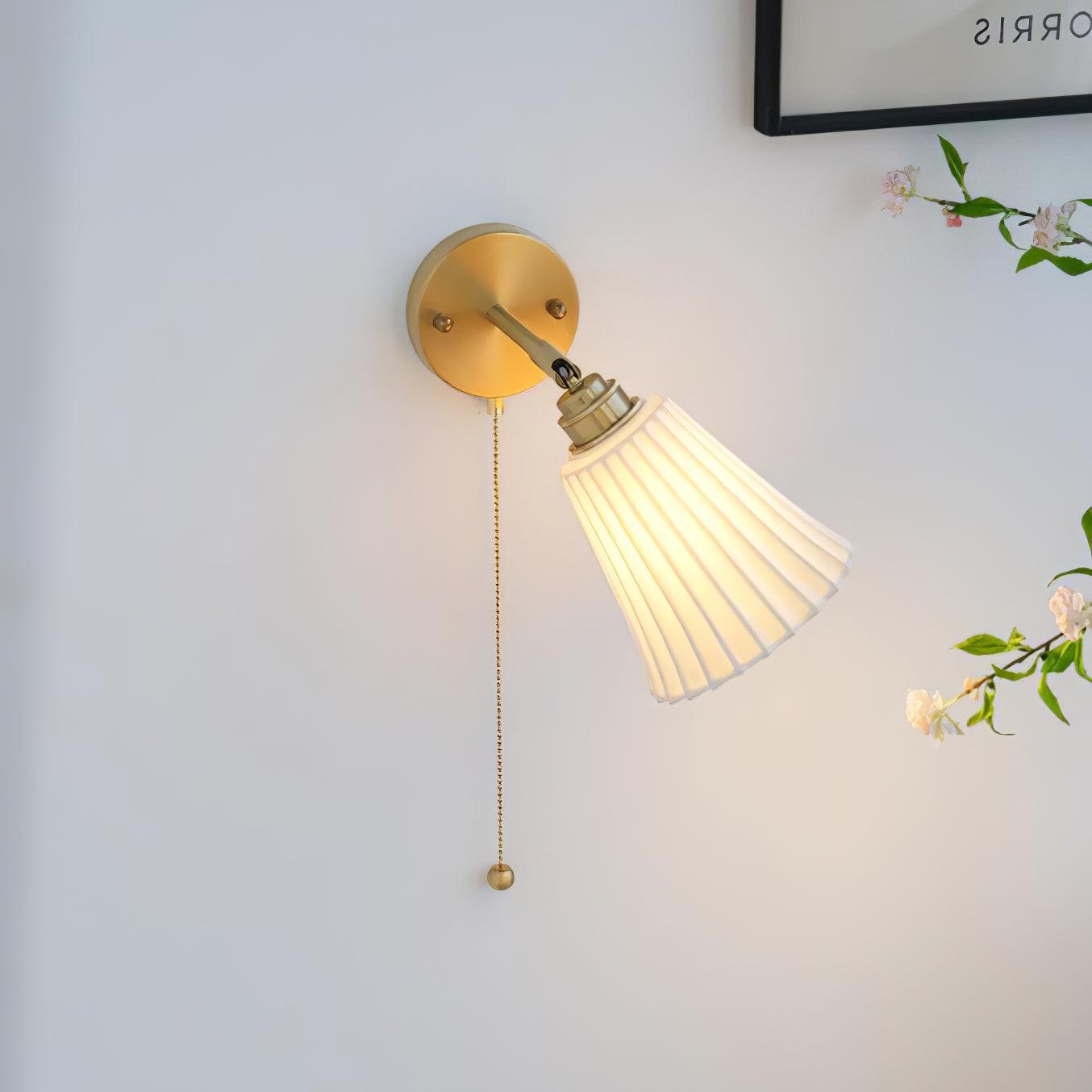 Aethole | Håndlavet keramisk vintage messing ribbet væglampe