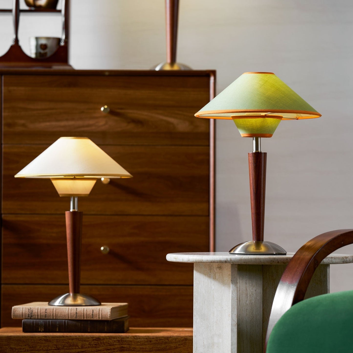 Zymorica | Mid-century modern valnød søjle accent bordlampe