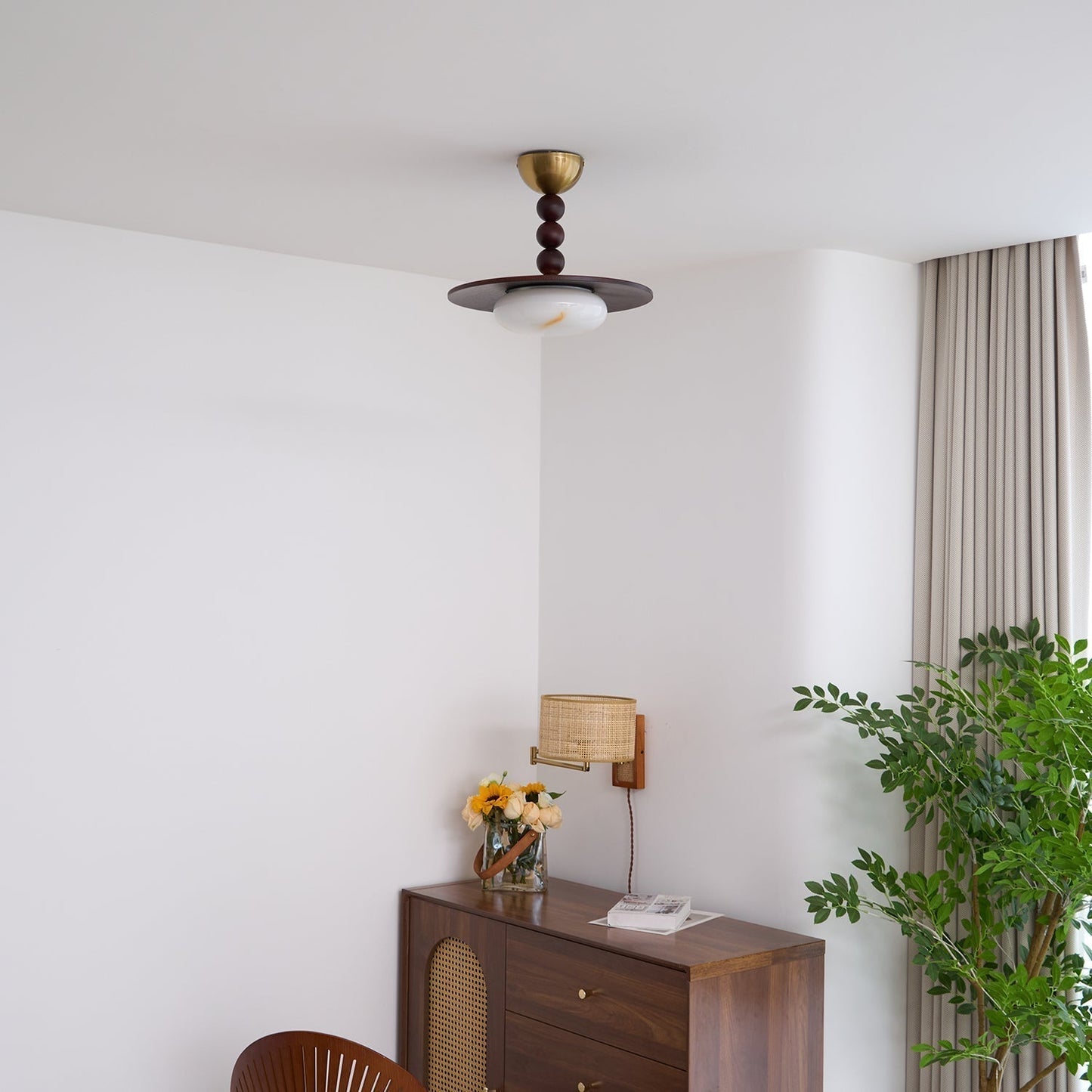 Midthos | Mid-century træ alabast kuppel flush montering loftslampe