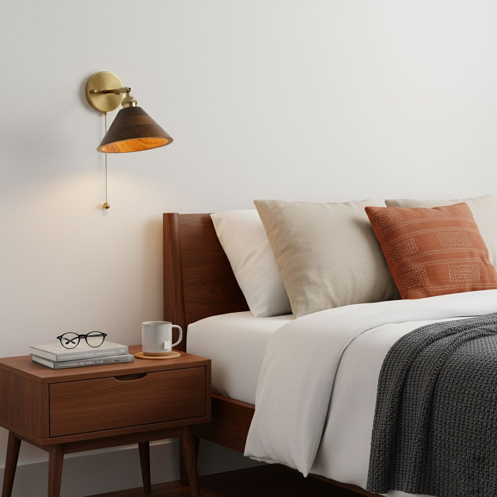 Thorgren | Mid-century geometrisk kegle silhuet træ væglampe