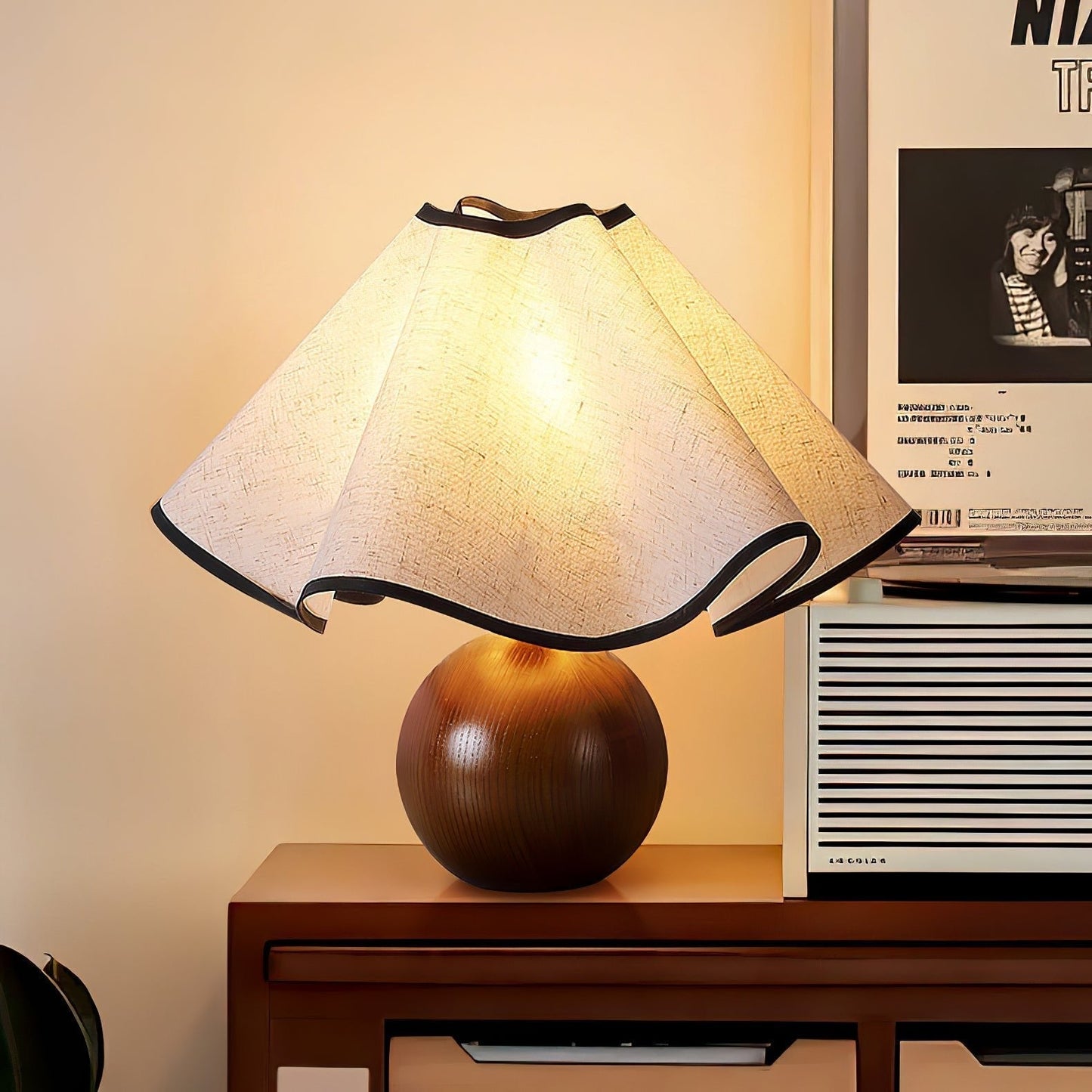 Meriloch | Skulpturel bølge stof træbase bordlampe