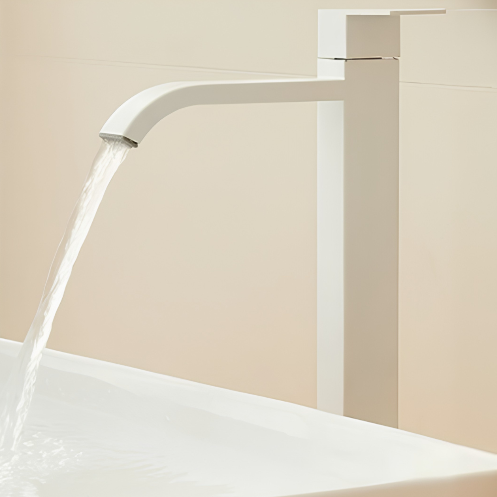 Lyskalla | Moderne buet vandfaldsudløb badeværelsesvaskarmatur