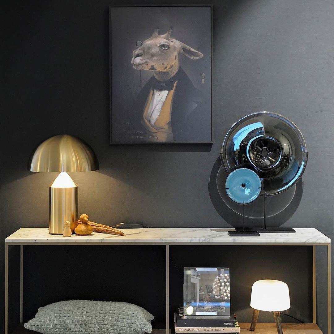 Zonthara | Avantgarde geometrisk skulpturel silhuet metal bordlampe