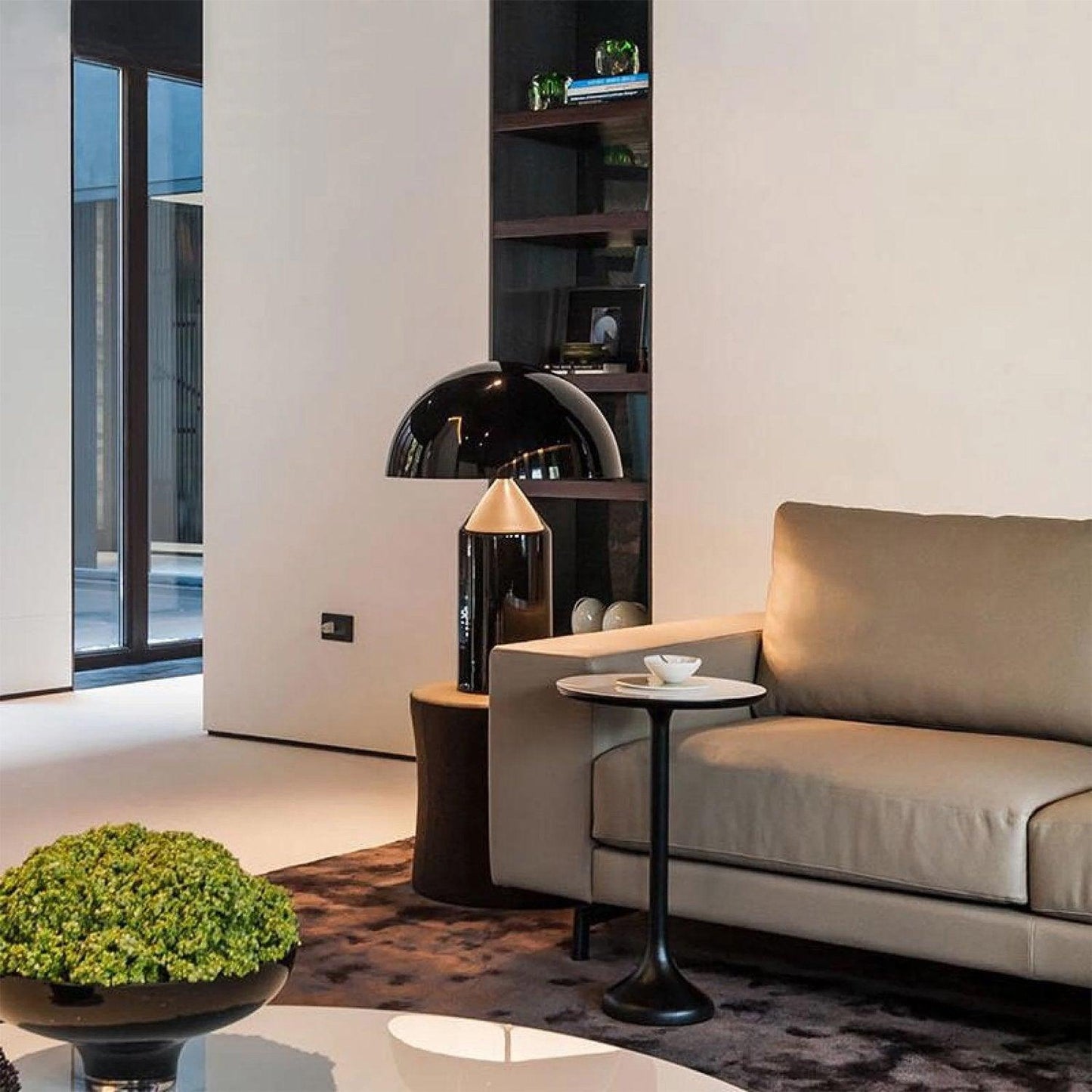Zonthara | Avantgarde geometrisk skulpturel silhuet metal bordlampe