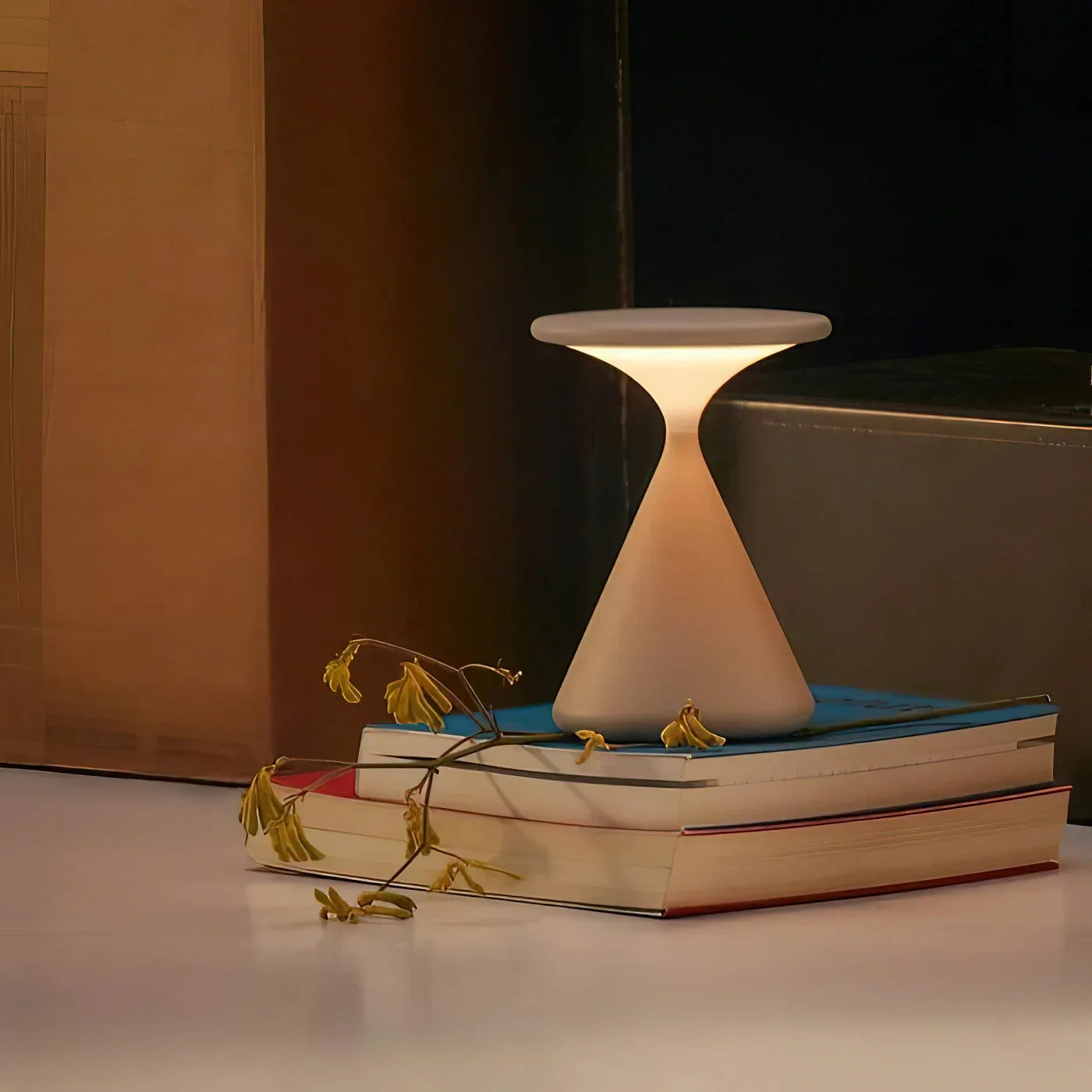 Skulpturel timeglas trådløs dæmpbar genopladelig minimalistisk bordlampe