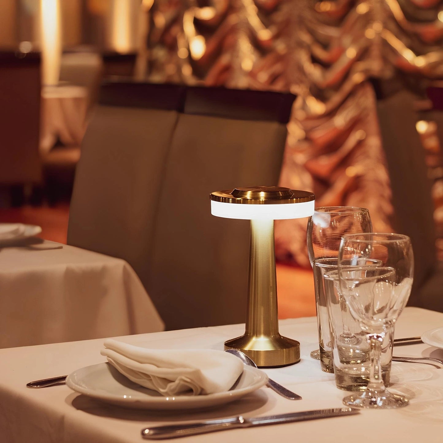 Elegant Bærbar Metal Dæmpbar Genopladelig Trådløs Bordlampe