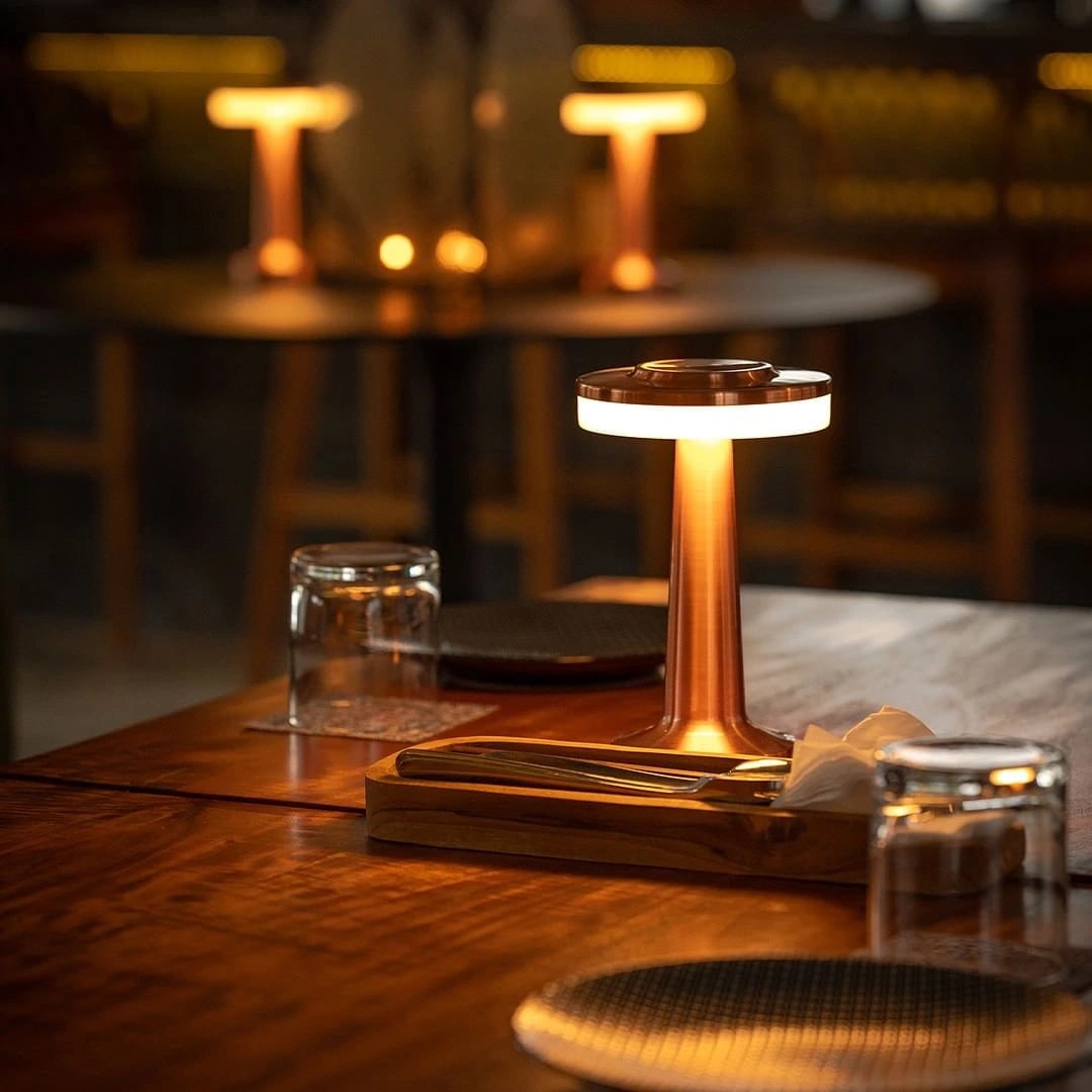 Elegant Bærbar Metal Dæmpbar Genopladelig Trådløs Bordlampe