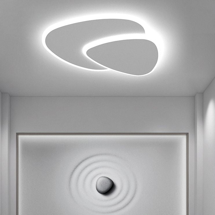 Vylund | Slank geometrisk trekantet silhuet indbygningsloftlampe