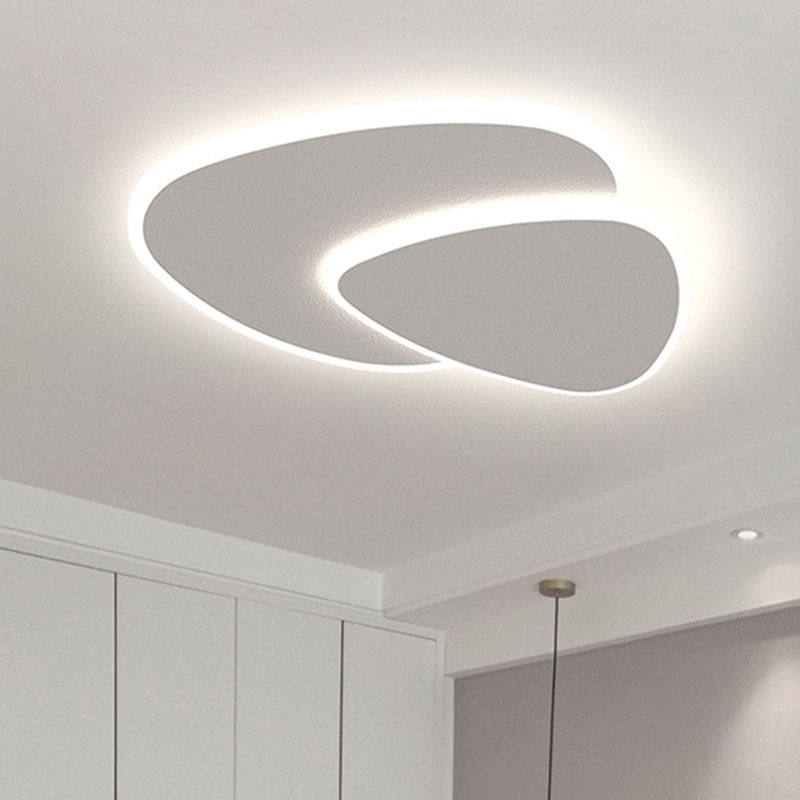 Vylund | Slank geometrisk trekantet silhuet indbygningsloftlampe