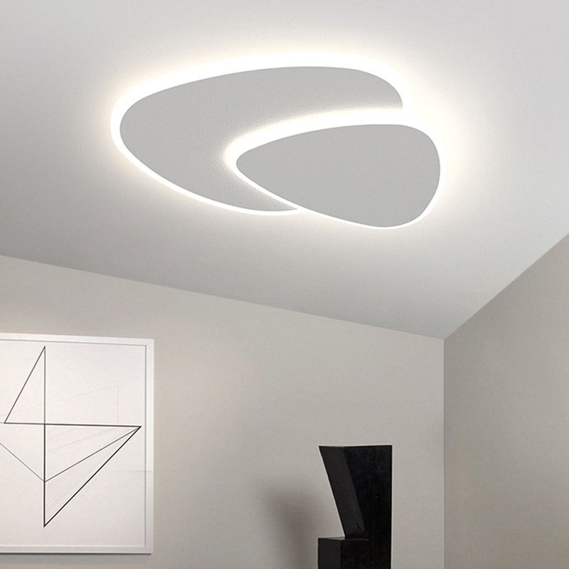 Vylund | Slank geometrisk trekantet silhuet indbygningsloftlampe