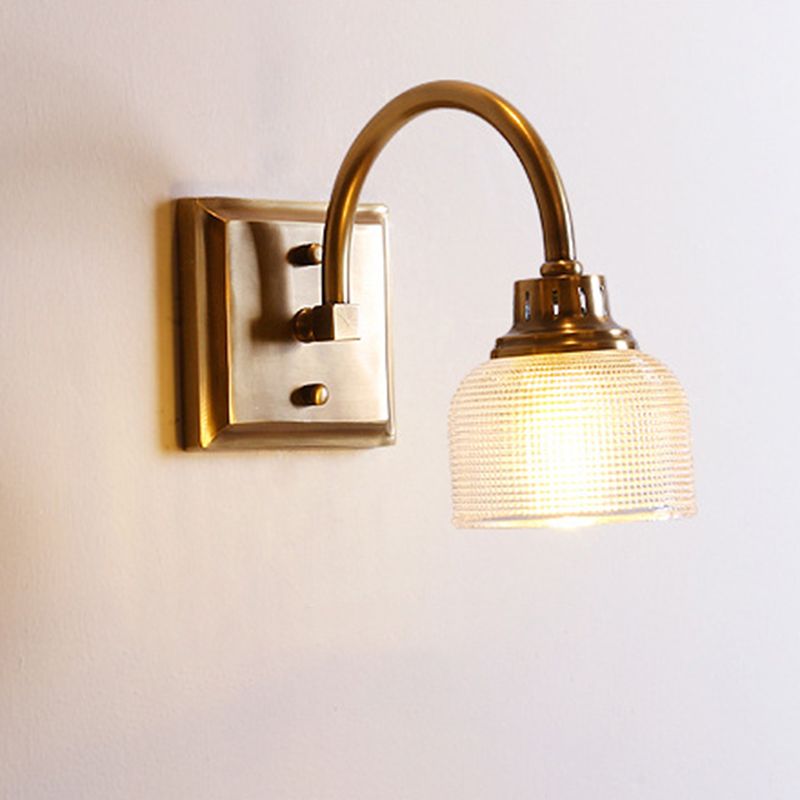 Nivalis | Elegant prismatisk ribbet glas toilettelys væglampe